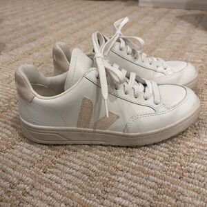 Veja V-12 sneakers size 36